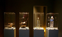La fabrication des cloches et vitrines est faite sur mesure.