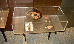 La fabrication de vitrines est adaptée à chaque exposition.