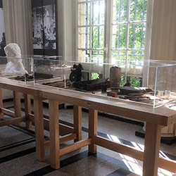 Où trouver des capots de qualité pour une expo d'oeuvres d'art précieuses ?